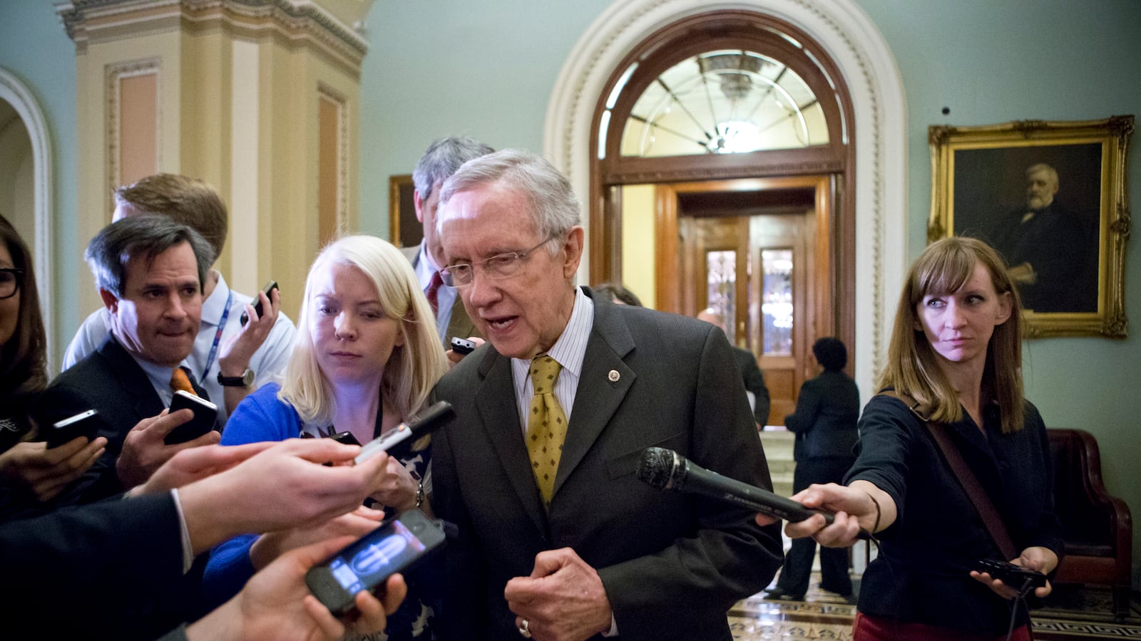 cheats/2012/12/31/still-no-fiscal-cliff-deal/fiscal-cliff-tax-hike-looming-cheat_waeh0t