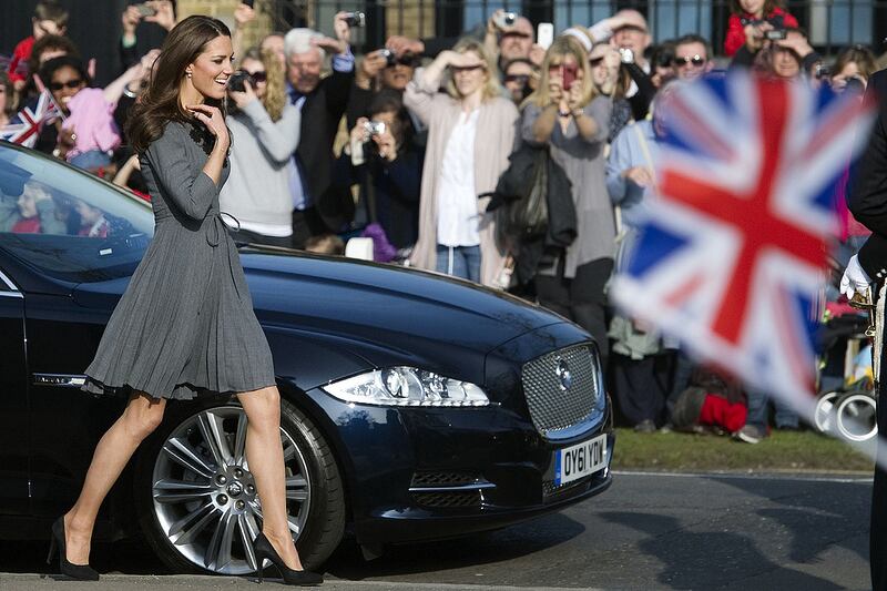 articles/2012/03/15/kate-in-grey-orla-kiely-dress/kate-middleton-grey-dress-cheat_l04y9d