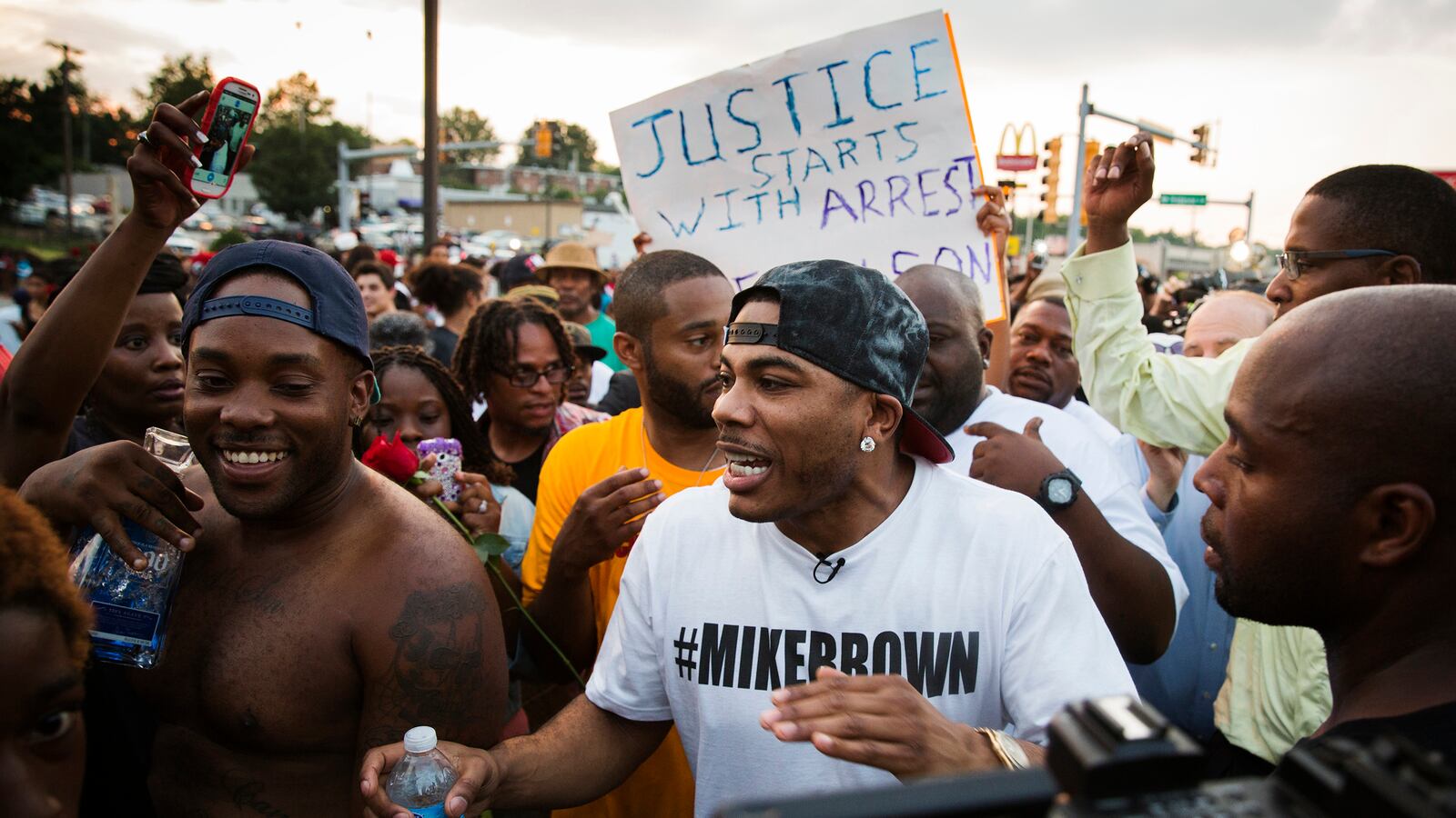 articles/2014/08/19/not-every-black-celebrity-has-to-take-a-stand-on-ferguson/140818-zimmerman-ferguson-tease_ec9ygo