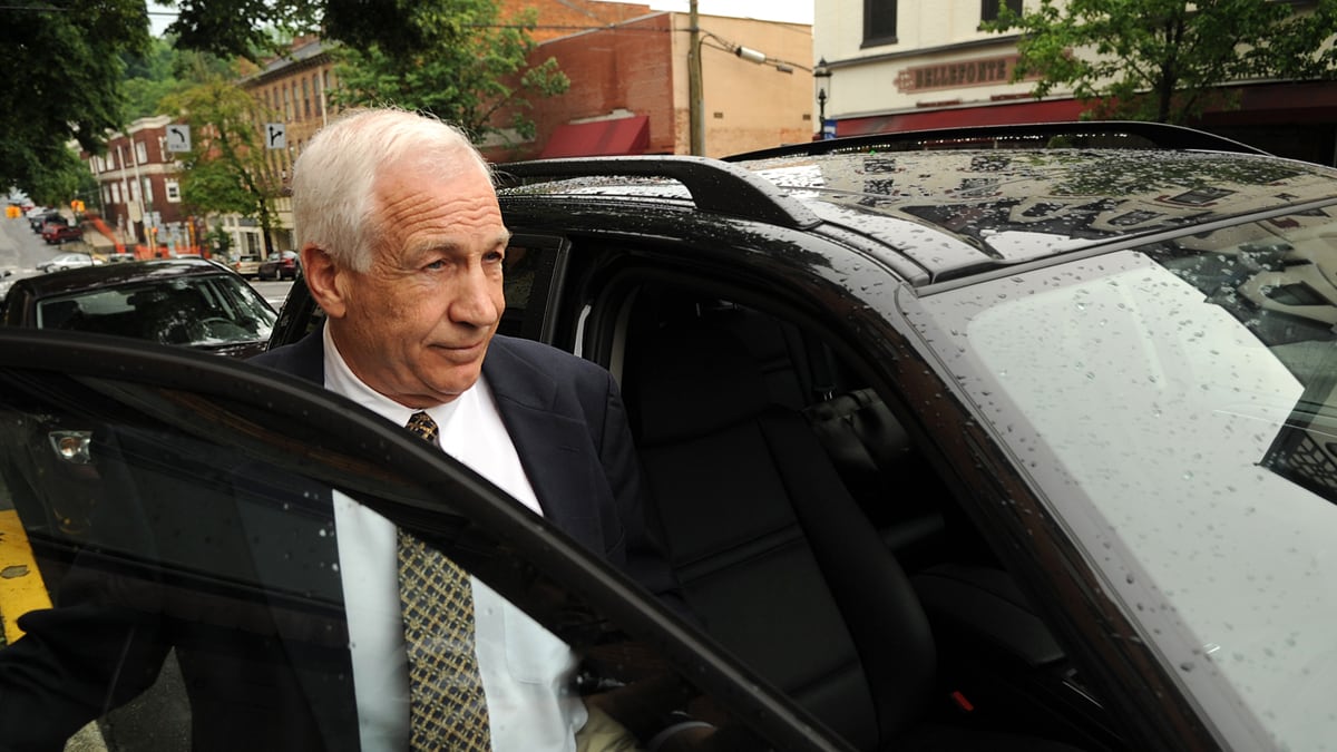 articles/2012/06/05/the-sandusky-sexual-abuse-case-s-biggest-mysteries/sandusky-walk-up-dimond_uip647