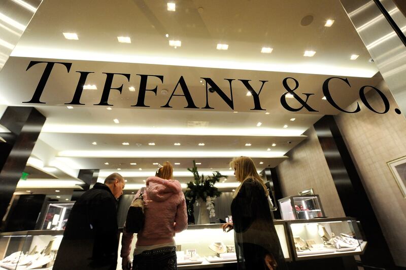 galleries/2013/12/27/the-year-in-fashion-scandals/131211-tiffany-fashion-fail_db44vu