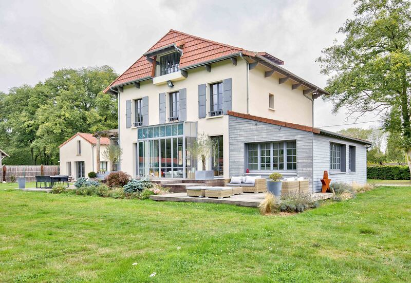 180204-mcnearney-omg-i-want-this-house-france-16_l9a7rq