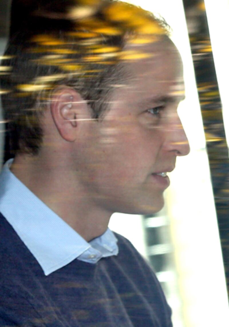 articles/2012/12/04/william-arrives-at-hospital-as-masked-prankster-is-lead-away/will-arrives_cafwke