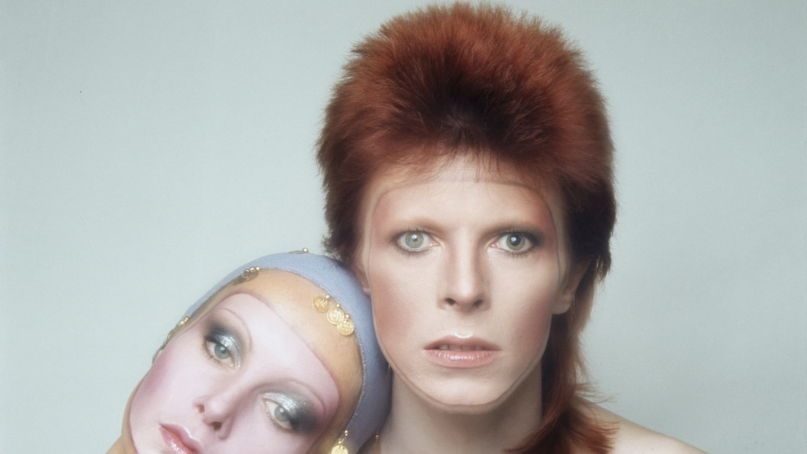 articles/2016/01/11/the-making-of-david-bowie-style-icon/160111-david-bowie-tease_i3dobm