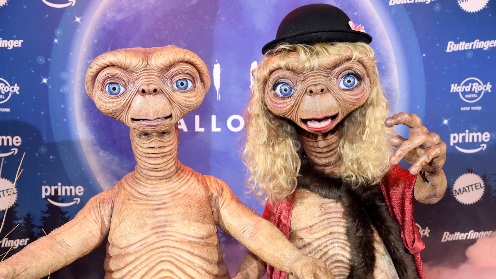 Tom Kaulitz and Heidi Klum dressed as E.T.