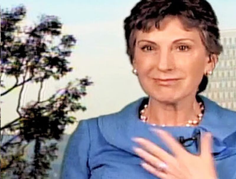 articles/2010/06/10/carly-fiorina-open-mic-watch-her-diss-barbara-boxers-hair/wallace-fiorina-gaffe_106253_feb91z