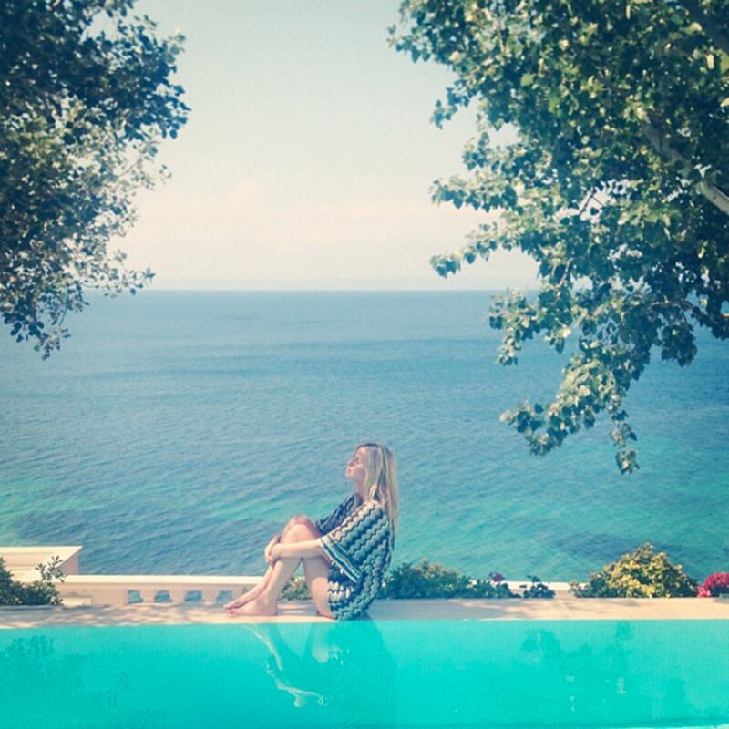 galleries/2013/07/27/dive-in-bar-refaeli-tory-burch-instagram-s-coolest-pools-photos/best-pools-instagram-hilton_gophfk