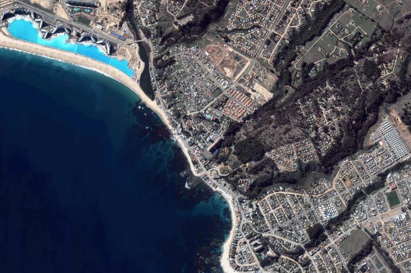 galleries/2013/04/09/azzam-airbus-380-more-of-the-world-s-largest-things-photos/130408-worlds-largest-swimming-pool_zful26