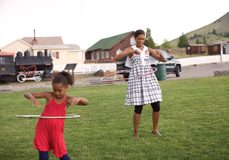 galleries/2009/11/25/a-pictorial-ode-to-michelle-obama/crouch-michelle-obama-3_k1u7qs