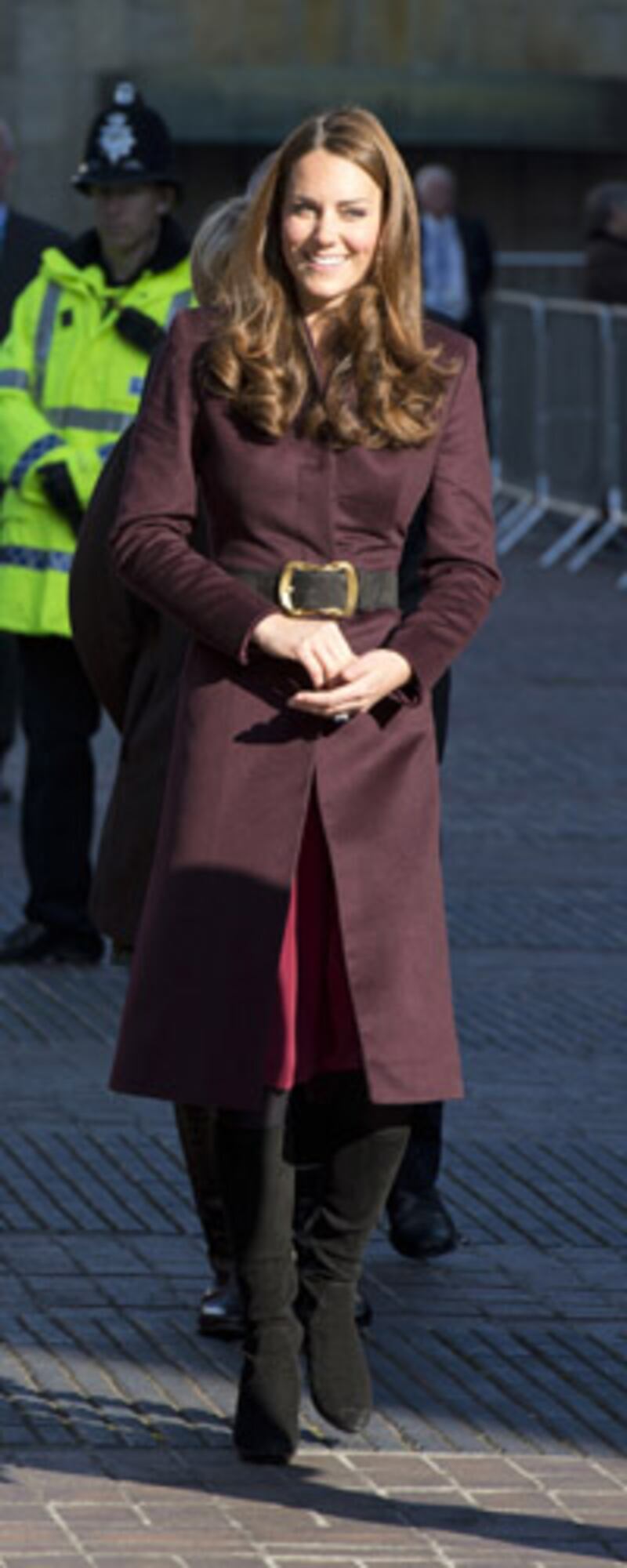 galleries/2012/10/10/hugs-and-kisses-kate-recalls-diana-s-touch-as-she-visits-newcastle/kate-dress_c91xnc