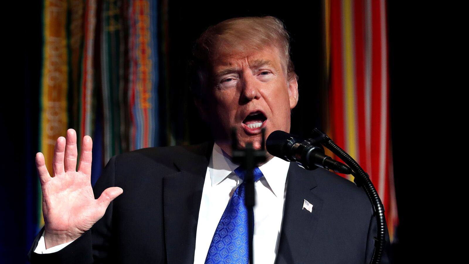 190117-axe-trump-tease_juwywk