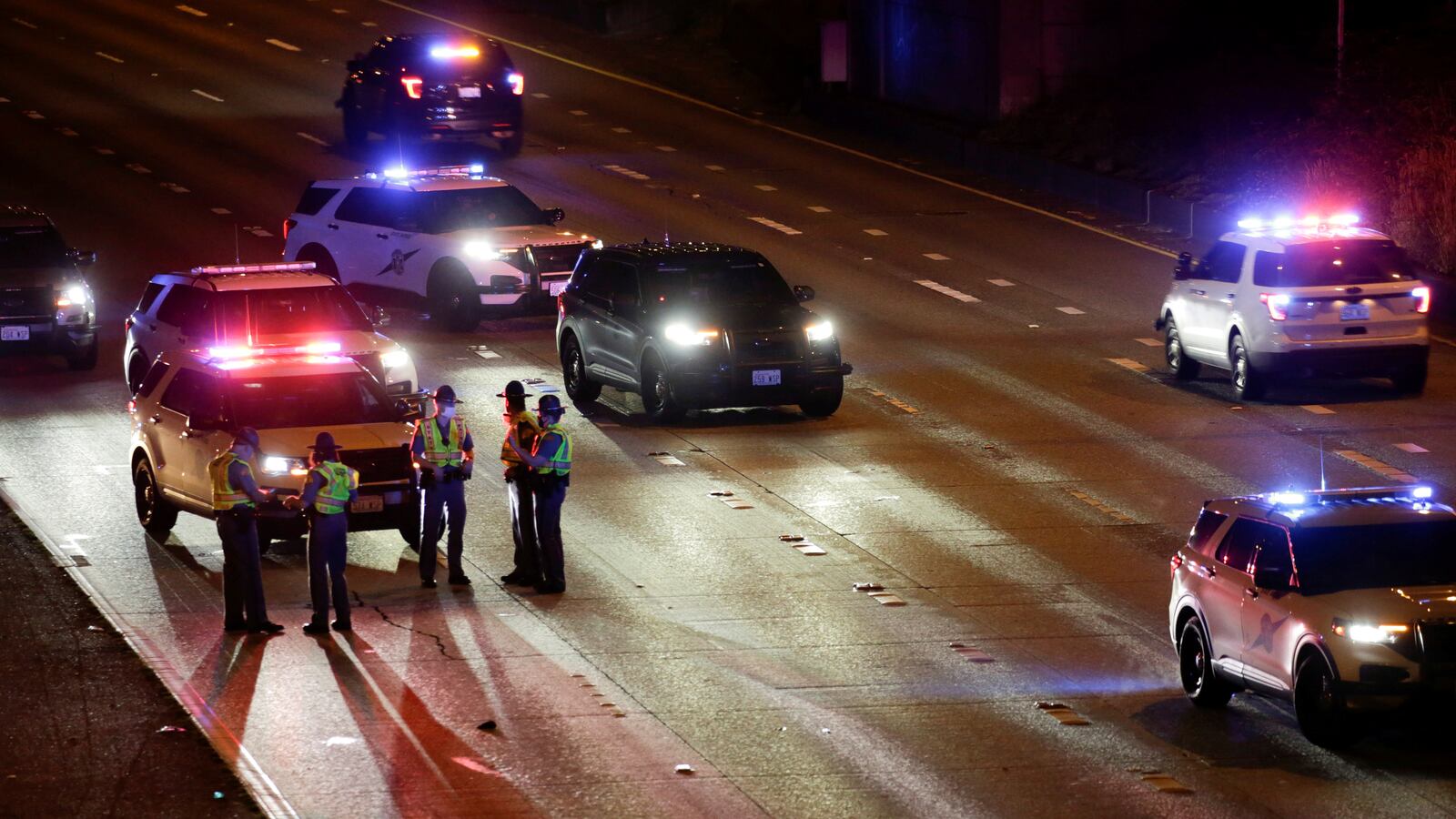 2020-07-04T172422Z_447147619_RC2FMH90K6ND_RTRMADP_3_GLOBAL-RACE-SEATTLE_cxqko6