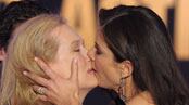 articles/2010/02/08/oscars-diva-smackdown/bullock-vs-streep_80492_zgqg8e