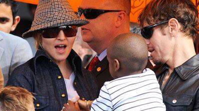 cheats/2009/06/12/madonna-gets-mercy/madonna_ozlien