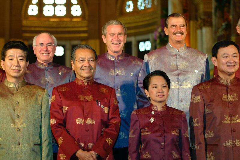 galleries/2011/11/15/apec-silly-shirts-through-the-years-photos/apec-silly-shirts-2003_zuub4n