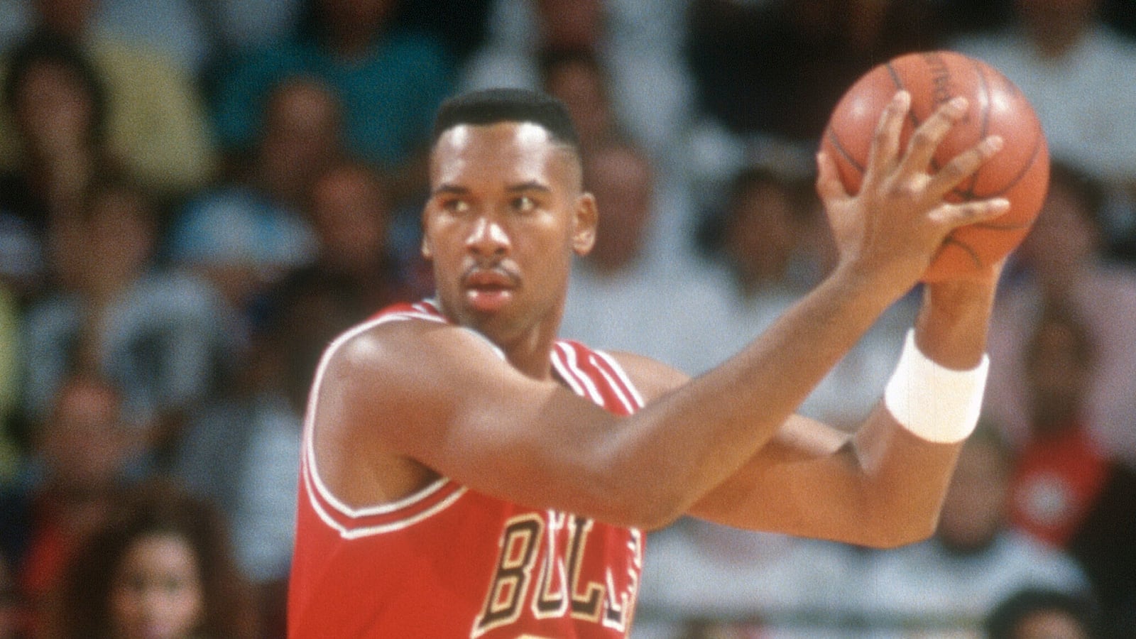 LANDOVER, MD - CIRCA 1990: Stacey King #34 of the Chicago Bulls looks to pass the ball against the Washington Bullets during an NBA basketball game circa 1990 at the Capital Centre in Landover, Maryland. Stacey King played for the Bulls from 1989-94. (Photo by Focus on Sport/Getty Images)