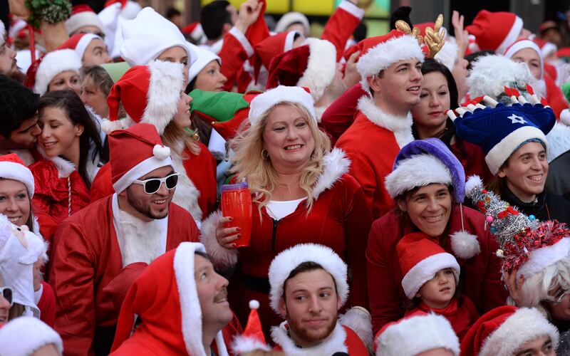 galleries/2014/12/13/new-york-santacon-2014-photos/141213-santacon-nyc-03_r4uc1y