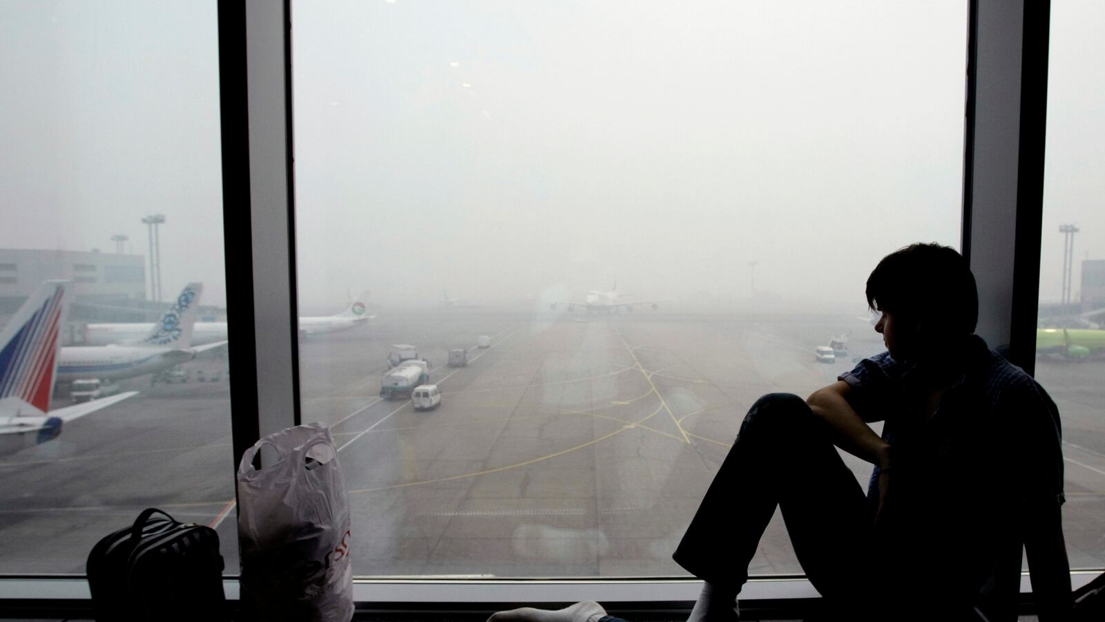 articles/2013/06/25/edward-snowden-joins-the-exclusive-stuck-in-the-airport-club/130625-strochlic-airport-tease_o6tl4b