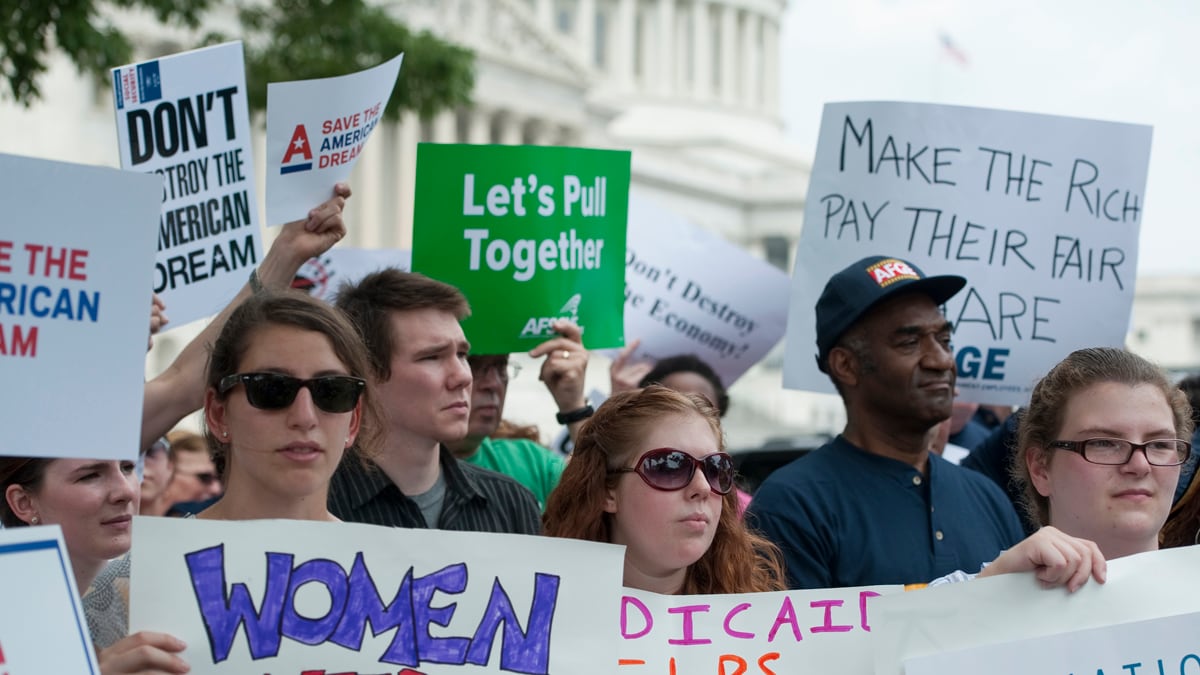 articles/2011/08/02/online-gambling-legalized-tax-amnesty-how-congress-can-redeem-itself/congress-redeeming-plan-lawrence_ngtgmf