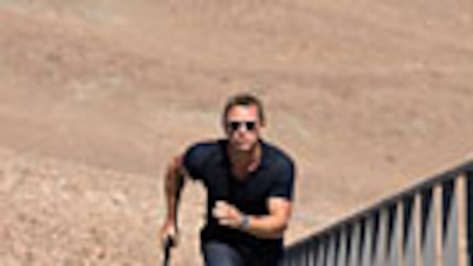 articles/2008/11/12/the-top-5-james-bond-youtube-parodies/zuckerberg-bond-spoofs_4353_ykbuct