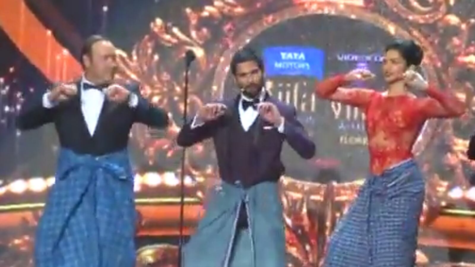 articles/2014/04/28/viral-vid-kevin-spacey-goes-bollywood/140428-viralvideo-spacey_ztj9wg