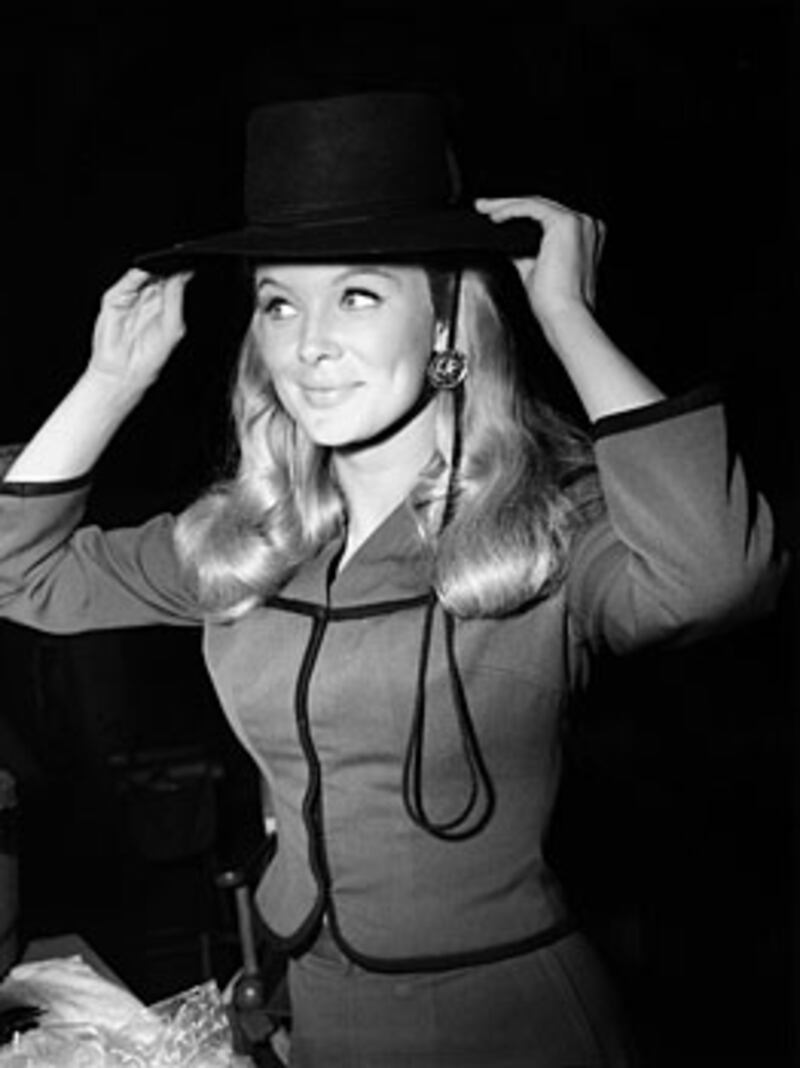 galleries/2009/01/08/miss-golden-globes/globes---linda-evans_lvvnhe