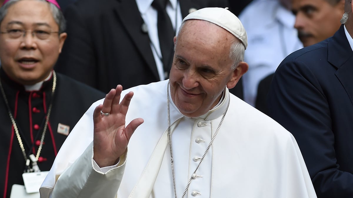 cheats/2015/10/02/pope-downplays-meeting-with-kim-davis/151002-pope-francis-cheat_xponsh