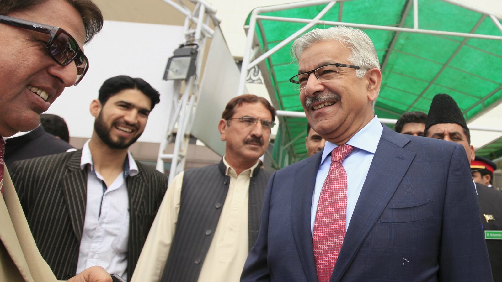 cheats/2016/12/26/pakistan-s-defense-minister-threatens-nuclear-war-over-fake-news/161226-pakistan-israel-fake-news-cheat_tmvtxr