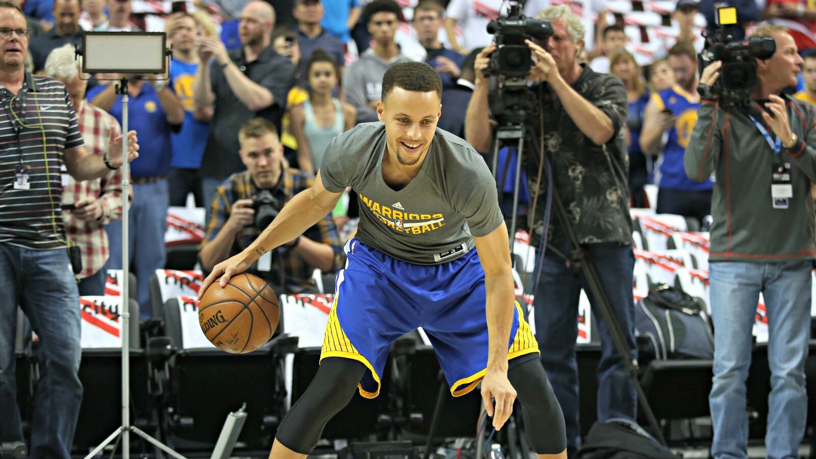 cheats/2016/05/09/steph-curry-returns-for-game-4/160509-steph-curry-return-cheat_sbqfln