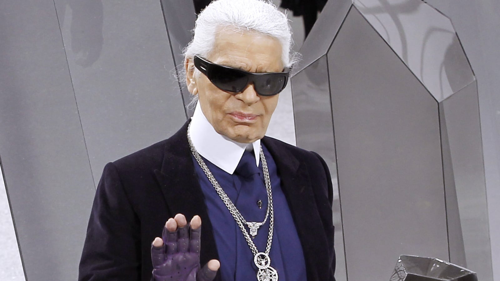 cheats/2012/03/23/karl-lagerfeld-trashes-newsweek/karl-lagerfeld-hates-newsweek-tina-brown-cheat_id5fer