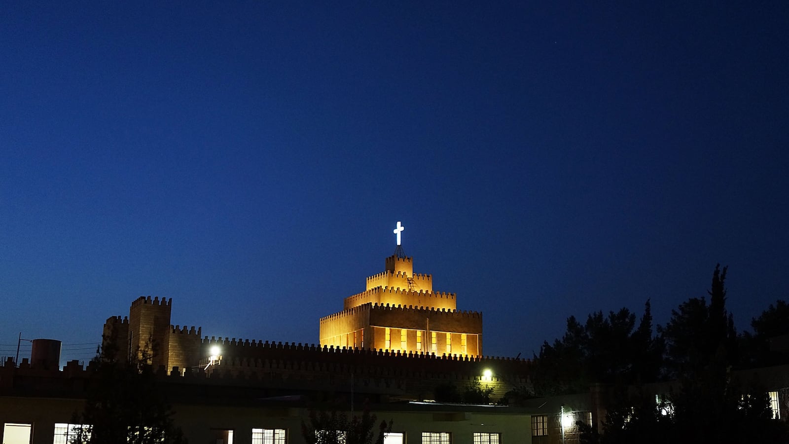 articles/2014/06/29/church-bells-fall-silent-in-mosul-as-iraq-s-christians-flee/140629-dettmer-mosul2-embed_ssnrxh