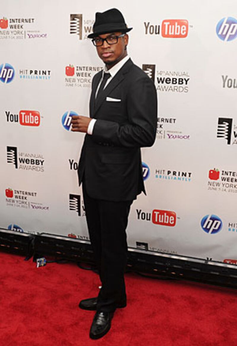 galleries/2010/06/15/stars-toast-the-web-s-best-at-the-webbys/webby-awards-1_phmbjm