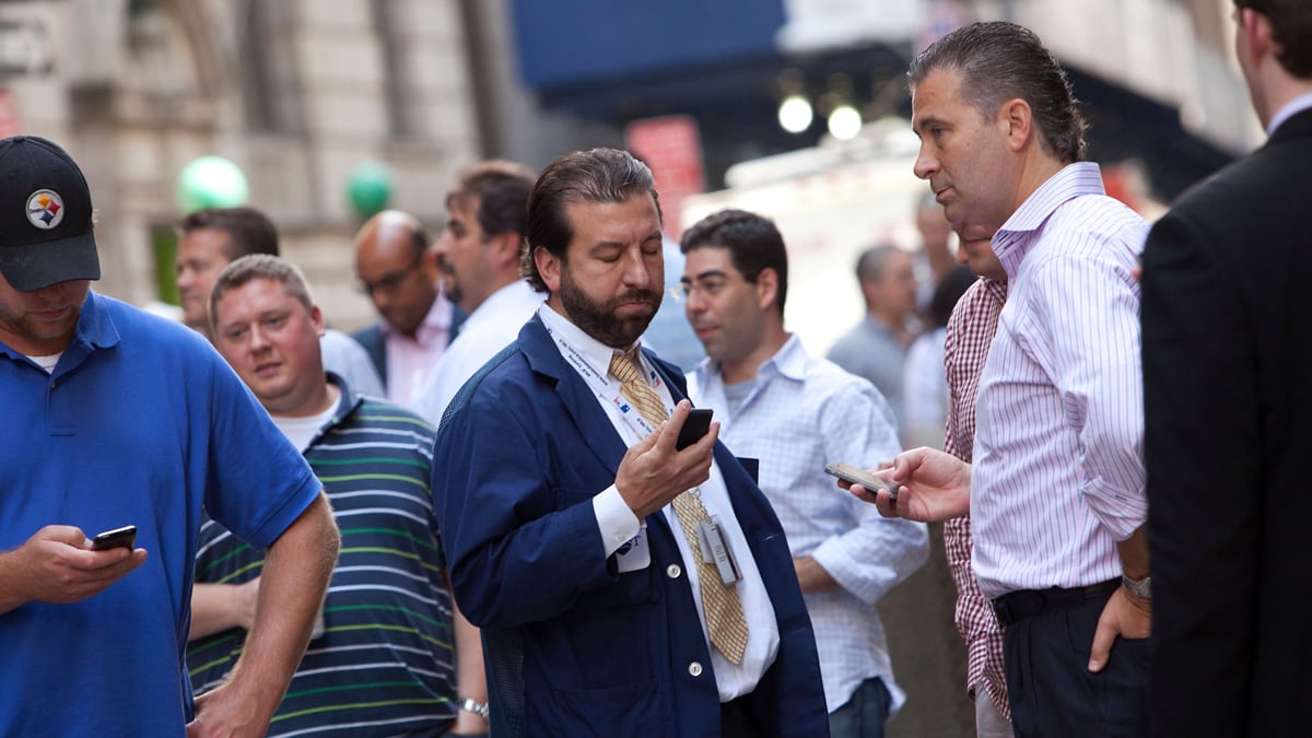 cheats/2011/08/23/stocks-close-with-major-gains/wall-street-gains-earthquake-cheat_rlmgzc