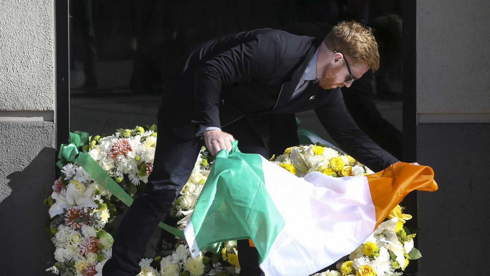 articles/2015/06/17/ireland-is-frozen-in-shock-by-balcony-deaths/150617-irish-deaths-balcony-sykes_hse2dd