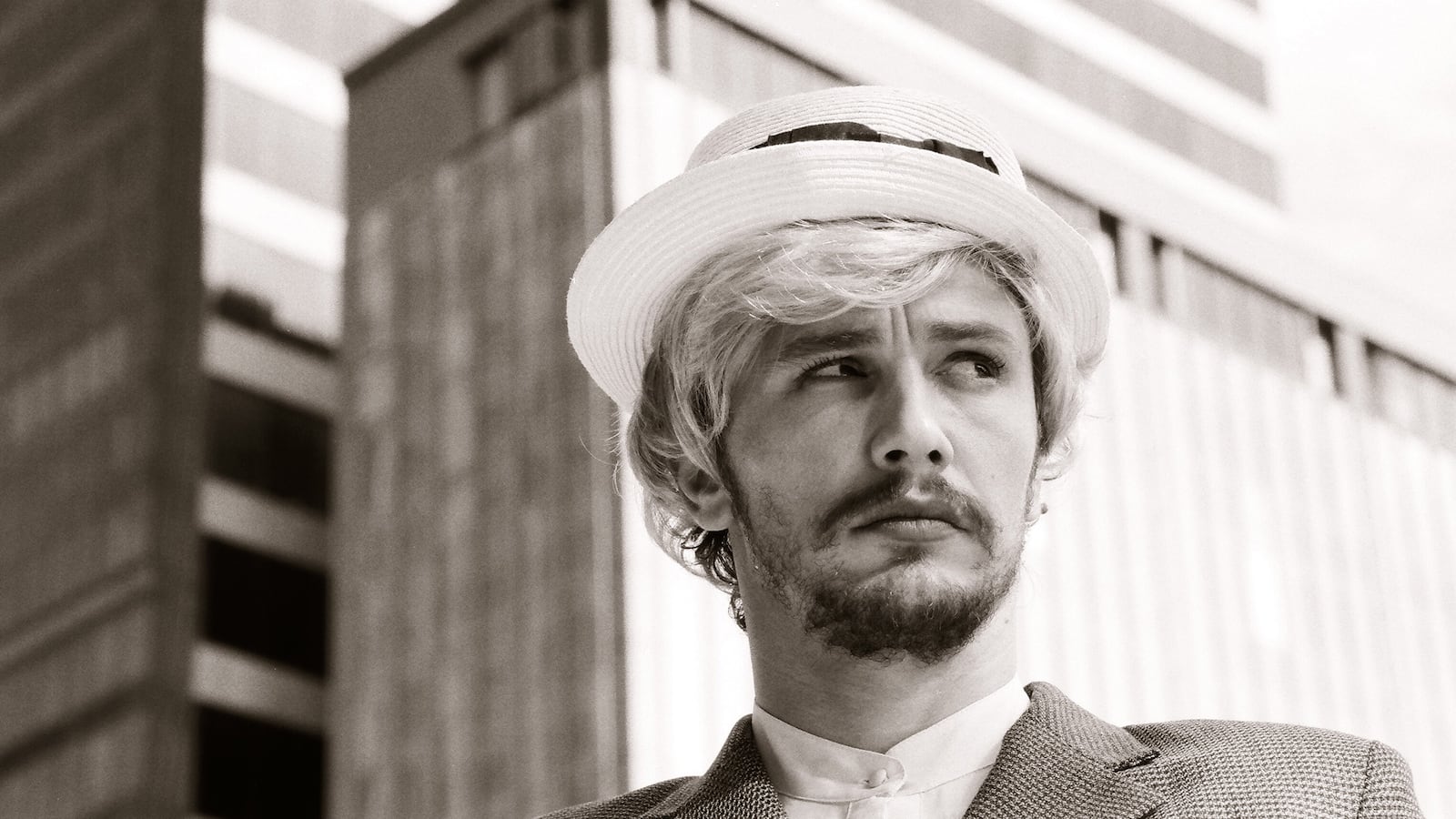 articles/2014/04/22/why-does-the-art-world-coddle-james-franco/140421-dawson-franco-tease_tdzlpx