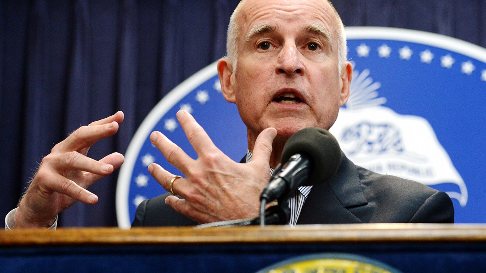 articles/2012/05/15/why-jerry-brown-s-bid-to-fix-california-s-budget-isn-t-working/jerry-brown-cali-budget-box_rk4e74