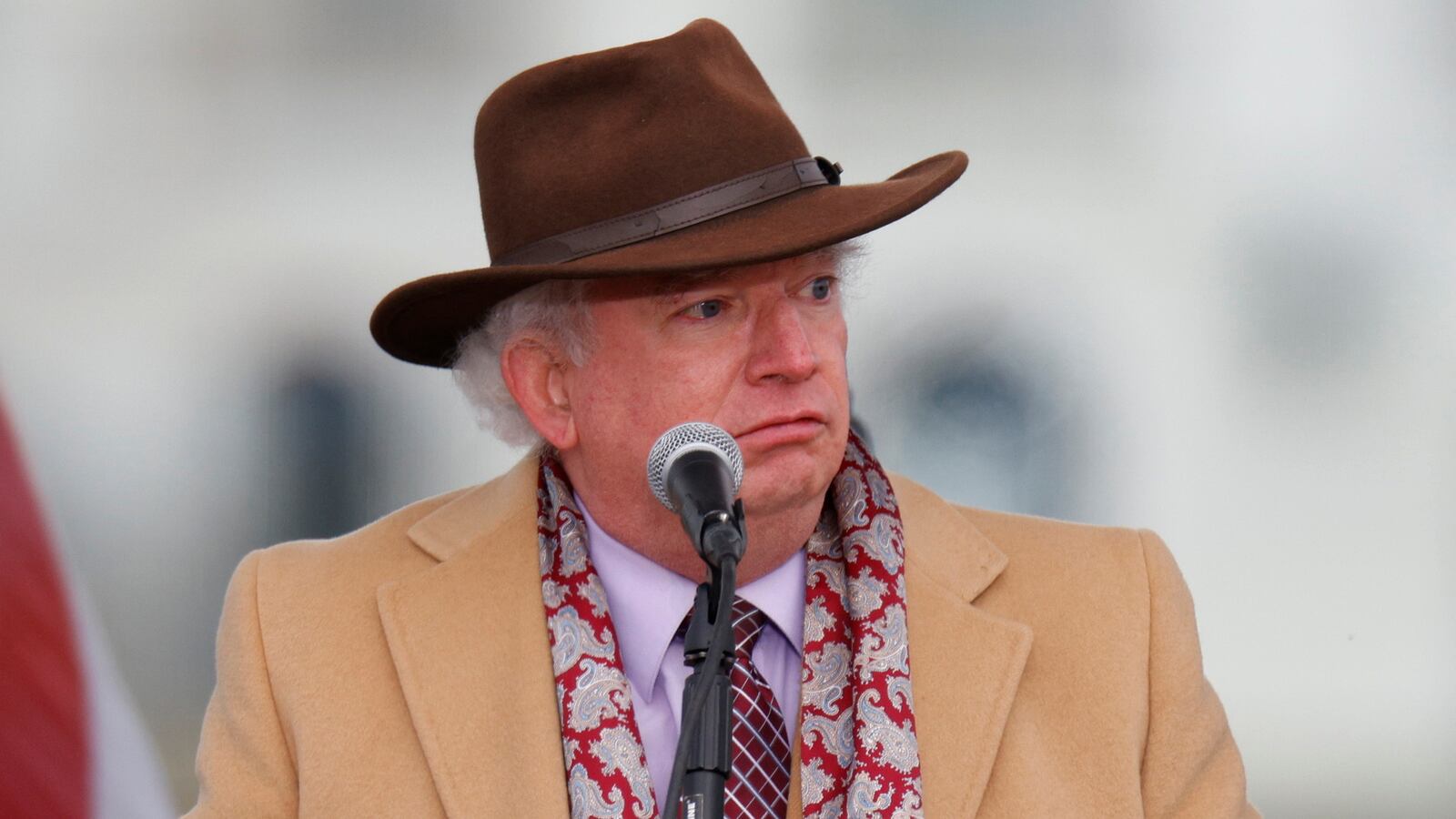 2021-09-21T211935Z_827101506_RC2F2L9Y88DR_RTRMADP_3_USA-TRUMP_oudoer