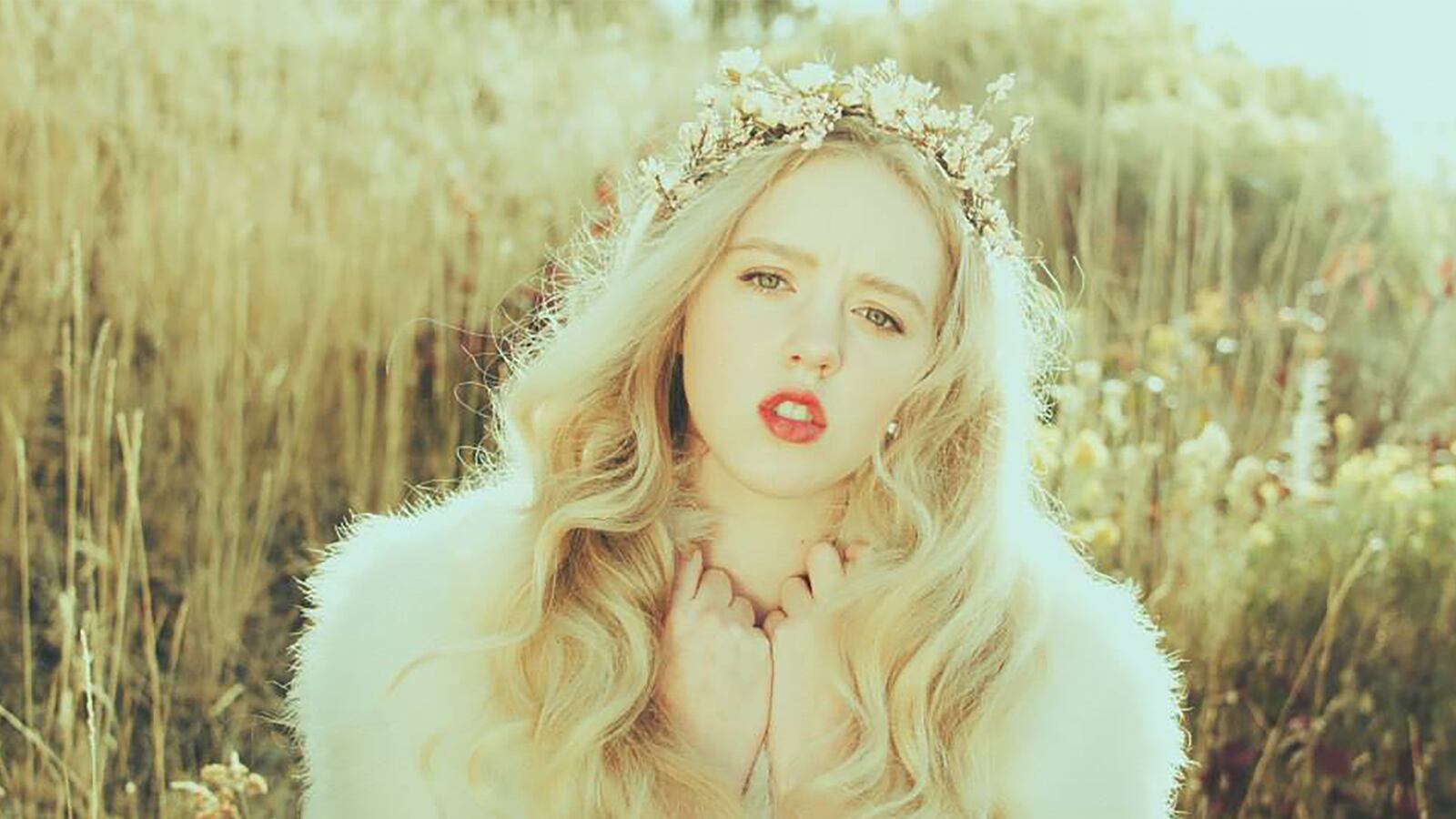 articles/2016/04/27/student-cried-discrimination-coach-said-someone-should-ray-rice-her/160426-fu-student-discrimination-tease_ugqrp4