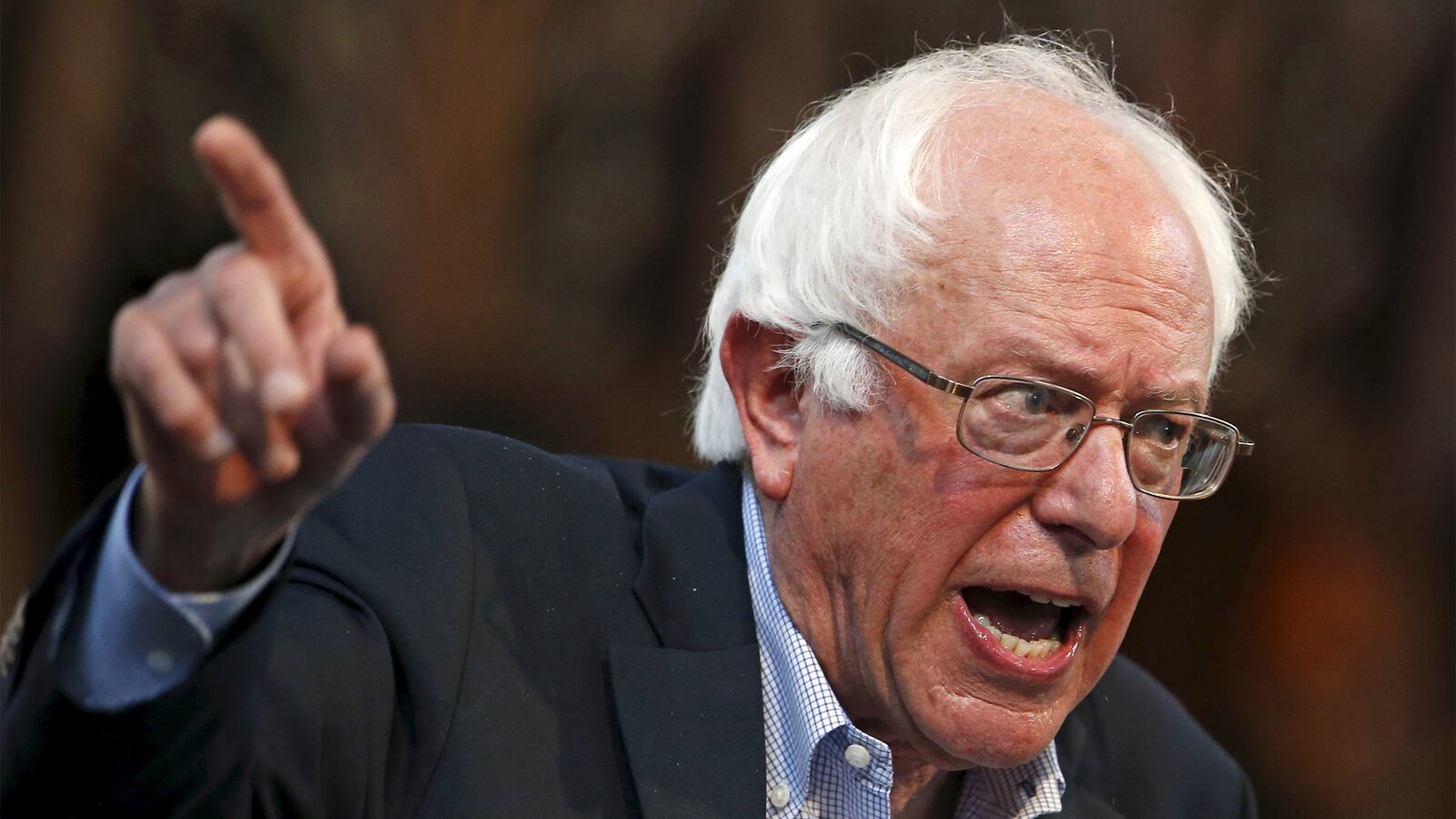 articles/2015/09/29/bernie-sanders-returns-as-big-man-on-campus/150928-glawe-bernie-tease_j6lny0