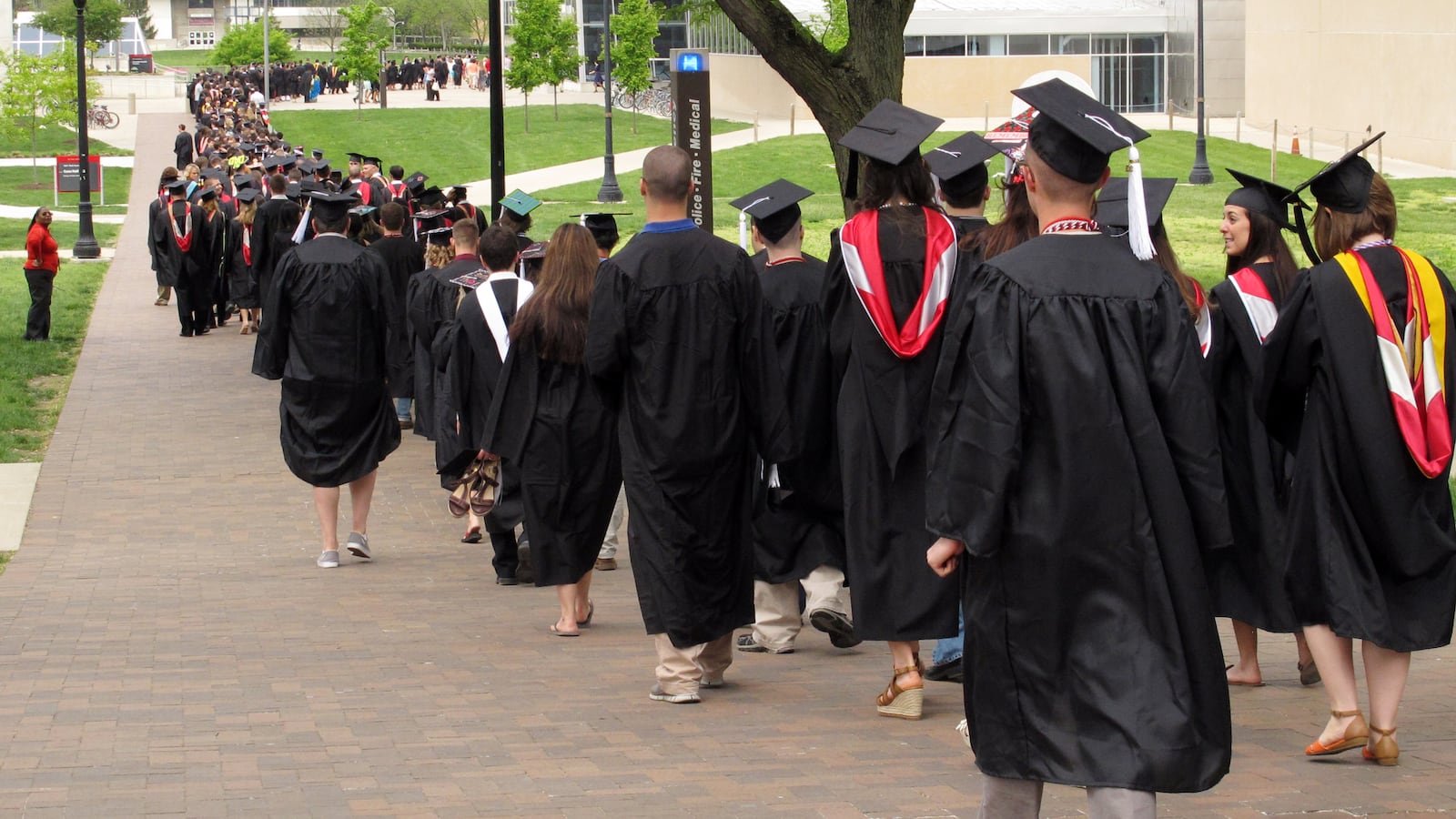 articles/2013/05/07/10-advice-books-for-graduates-from-the-school-of-life/130506-graduate-book-bag-tease_fm9e7h