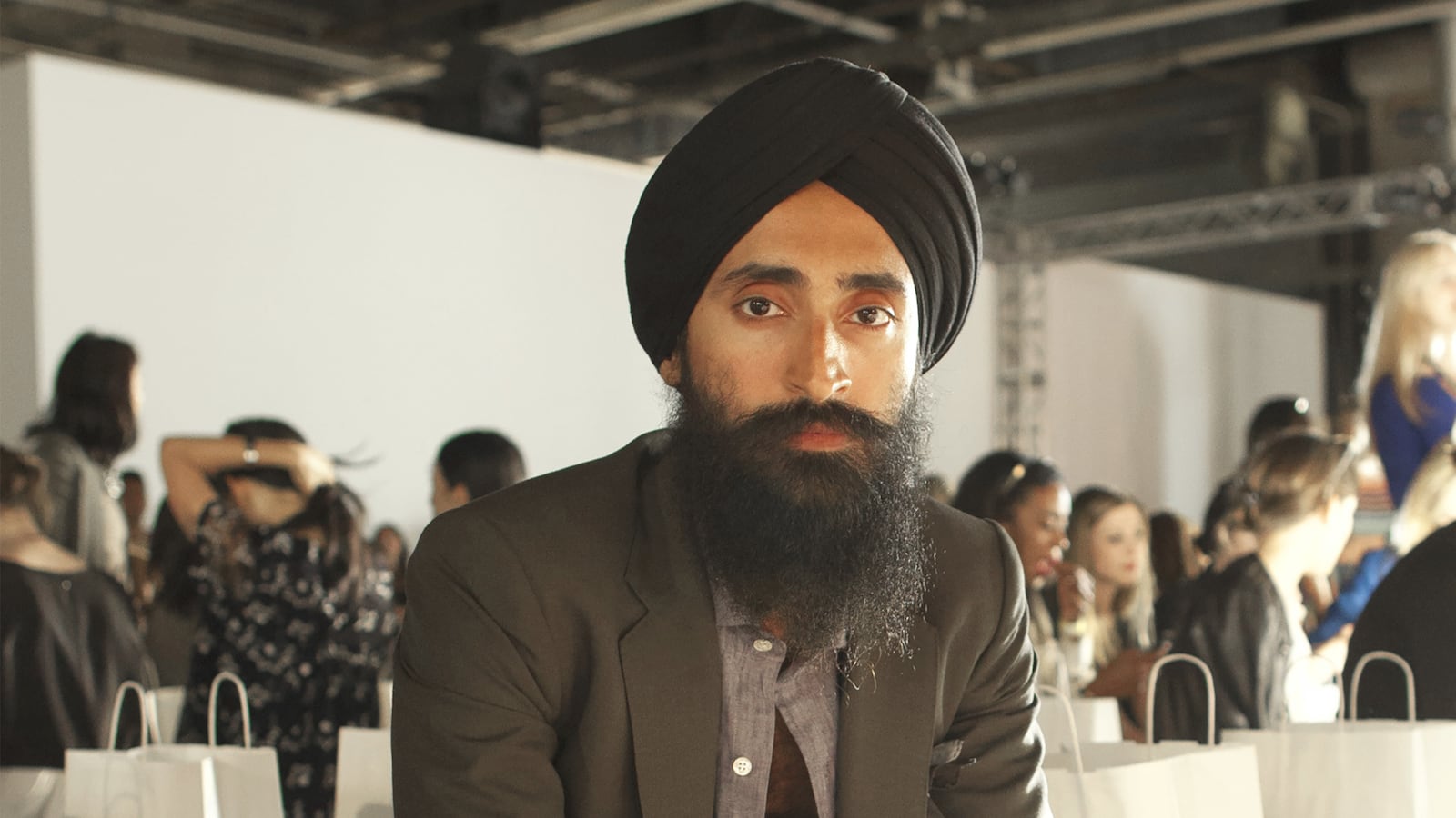 articles/2016/02/10/turban-ban-sikh-actor-flies-back-to-u-s/160209-teeman-sikh-model-tease_fqxq35