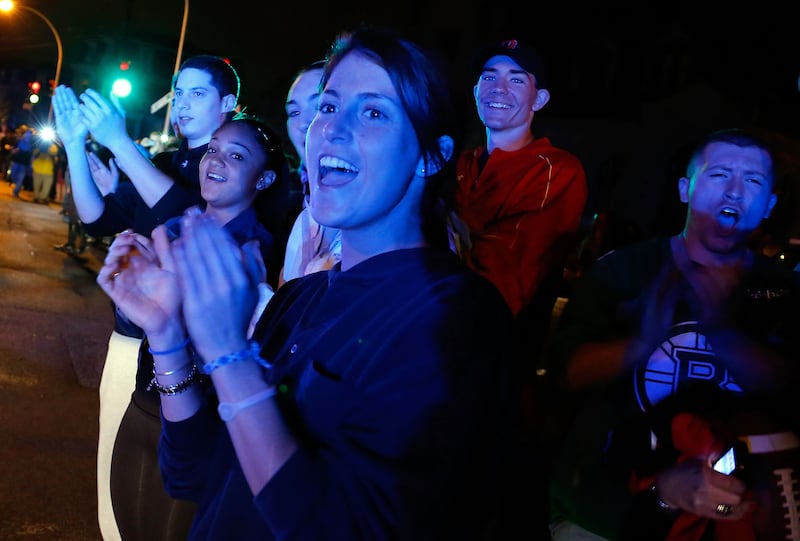 galleries/2013/04/19/boston-marathon-bombers-pre-dawn-manhunt-photos/130419-manhunt-celebrate_yyit62