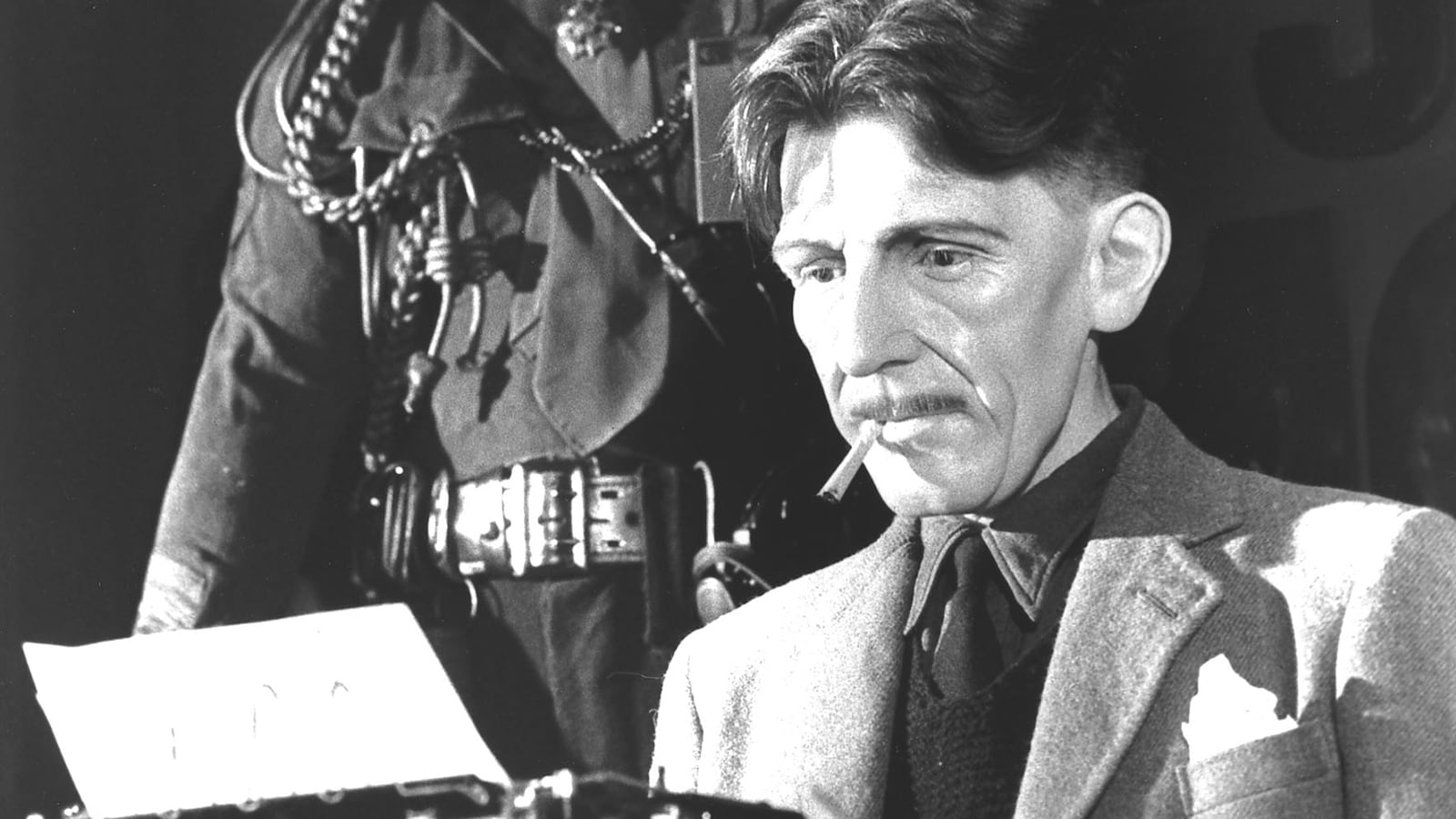 articles/2013/08/15/george-orwell-teaches-you-how-to-review-books/130814-orwell-how-review-tease_i07tlw