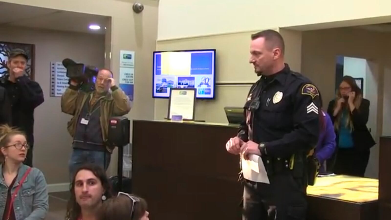 videos/2016/04/06/wisconsin-cop-shows-trump-s-thuggish-security-how-to-handle-protesters/160406-Place-Wisconsin-cop-handles-Trump-protest_sdl4iz