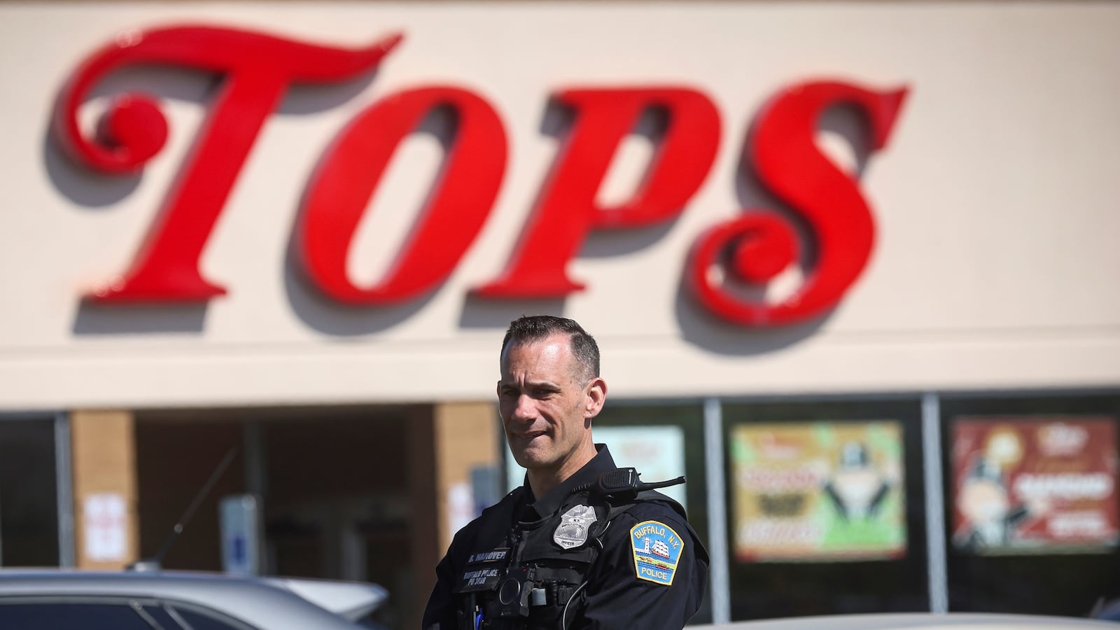 2022-05-15T221925Z_256678162_RC2X7U96ZH8X_RTRMADP_3_NEW-YORK-SHOOTING_1_qsr20k