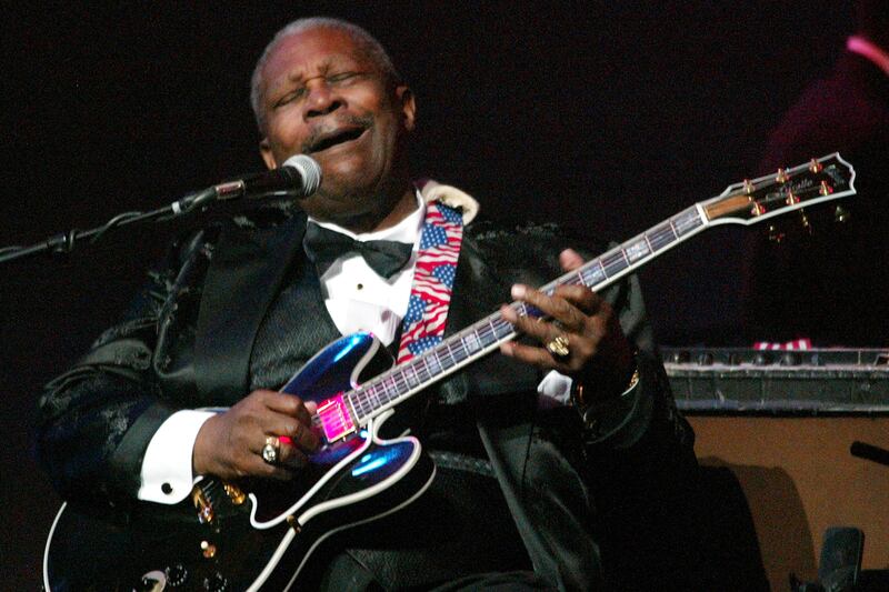 galleries/2015/12/31/the-deaths-that-shook-the-world-in-2015/151229-20year-king_gatlsf