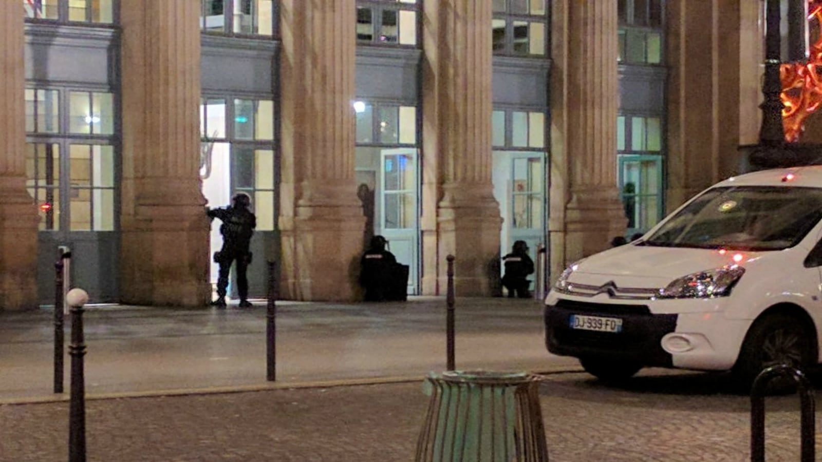 cheats/2017/05/08/paris-train-station-evacuated-in-security-scare/170508-france-security-scare-station-cheat_phul0q