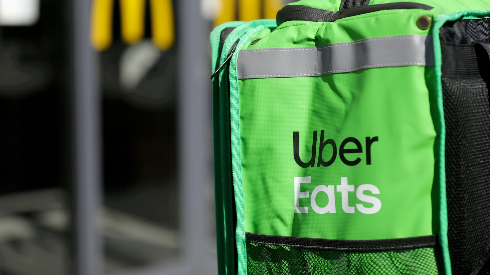 2021-04-21T101129Z_1102751999_RC2A0N9NPT91_RTRMADP_3_JUST-EAT-TAKEAWAY-UBER-GERMANY_p9bldm