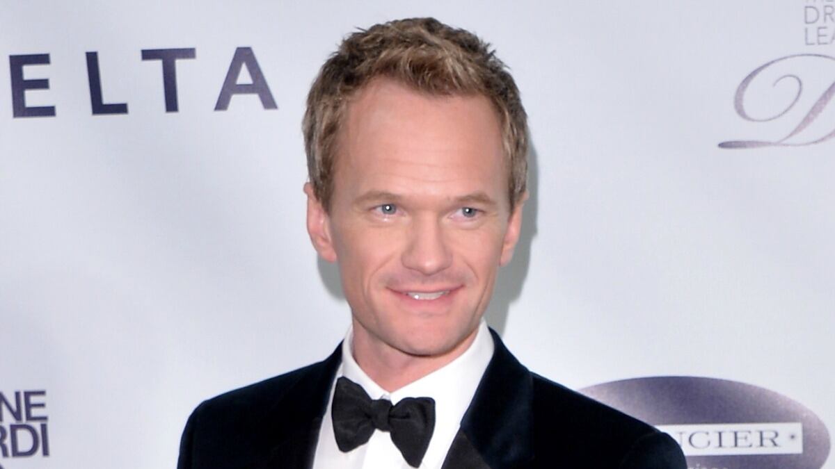 articles/2014/04/21/neil-patrick-harris-scolds-loud-fan-white-house-responds-to-deport-bieber/nph-shouting-tease_vmehuv