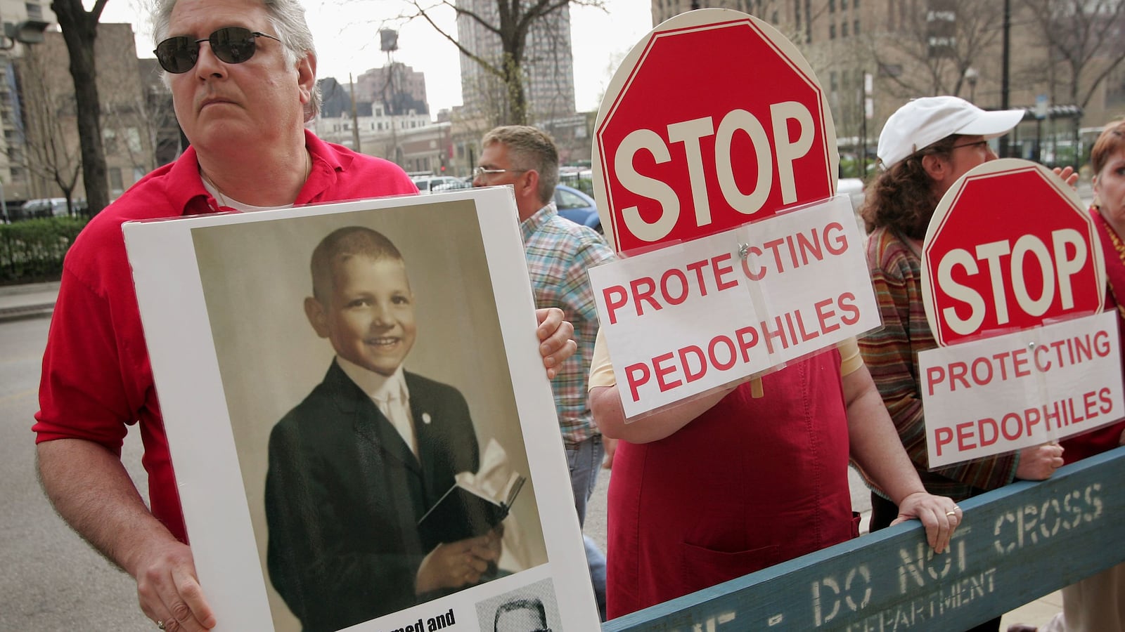 cheats/2014/01/21/30-priests-abuse-files-revealed/140121-priests-abuse-chicago-cheat_cjlarb